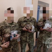  Фото військових з аптечками