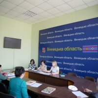 учасники засідання експертної ради з питань книговидання
