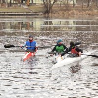 Спортсмени під час веслування