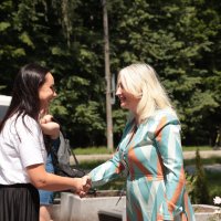 Перша заступниця начальника ОВА Наталя Заболотна та  регіональна координаторка Всеукраїнської програми ментального здоров'я "Ти як?" у Вінницькій області Олена Бессараба
