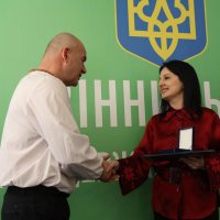 Народна депутатка України Ірина Борзова та чоловік, що отримав відзнаку Верховної Ради України