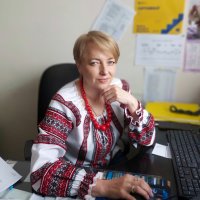 Працівник Департаменту у вишиванці