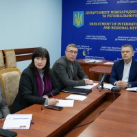 директор Департаменту міжнародного співробітництва та регіонального розвитку ОВА Ігор Цехановський, в.о. начальника управління розвитку територій та інфраструктури ОВА Владислав Валендюк та учасники зустрічі